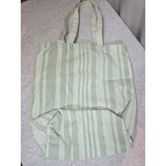Limited Edition Vogue 2023 Green Striped Canvas Tote Bag - Picture 2 of 4
